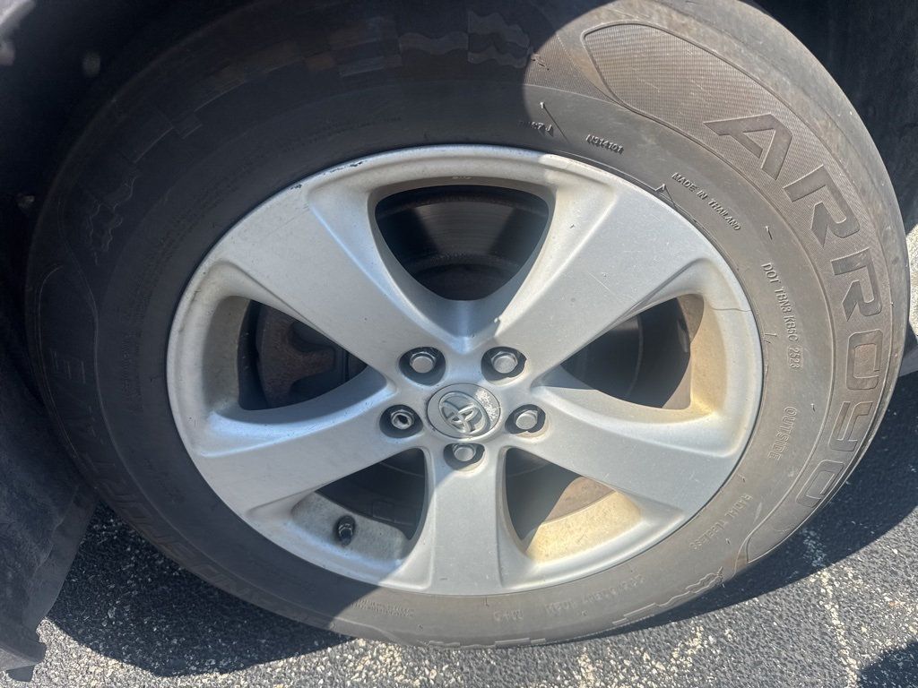 2011 Toyota Sienna Base photo 2
