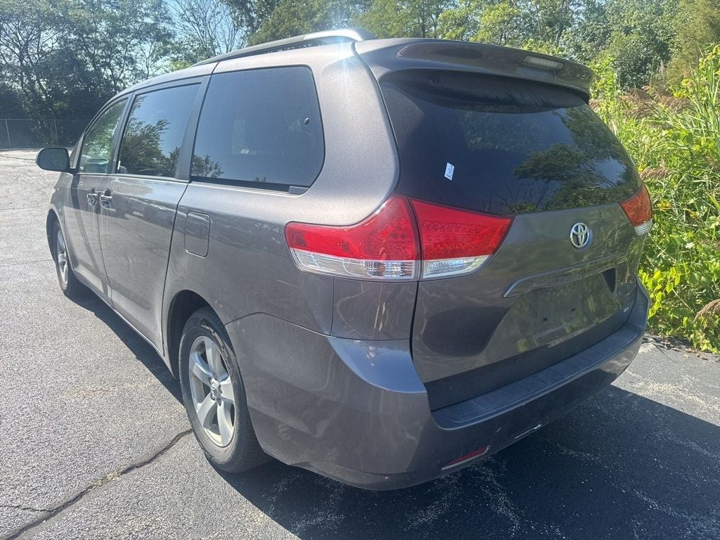 2011 Toyota Sienna Base photo 4