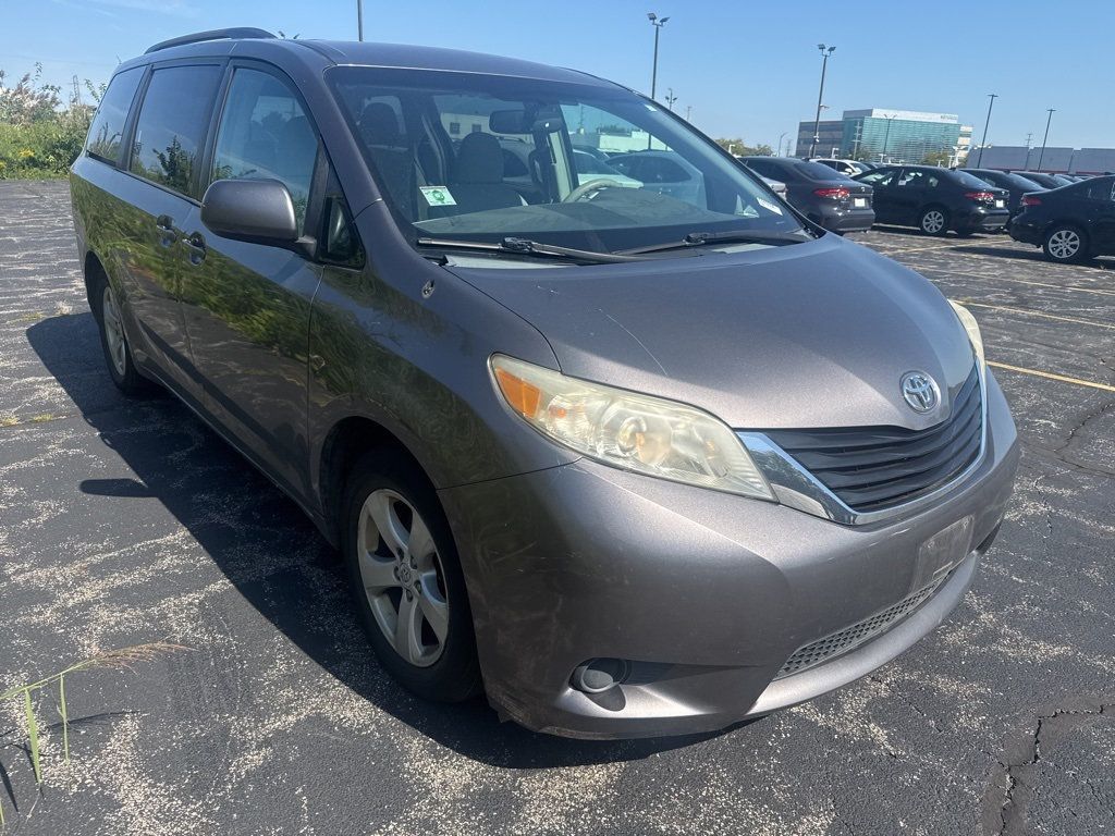 2011 Toyota Sienna Base - 22923615 - 5