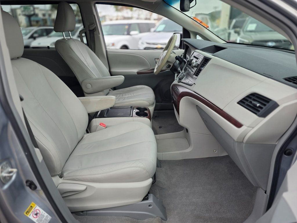 2011 Toyota Sienna Base - 22979169 - 9