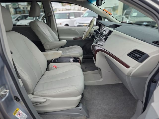 2011 Toyota Sienna Base - 22979169 - 9