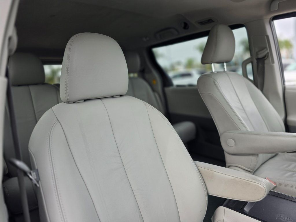 2011 Toyota Sienna Base - 22979169 - 10