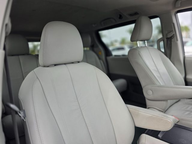 2011 Toyota Sienna Base - 22979169 - 10