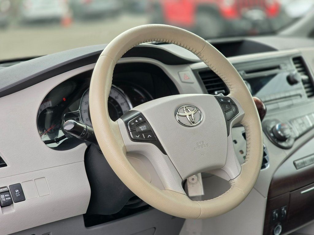 2011 Toyota Sienna Base - 22979169 - 15