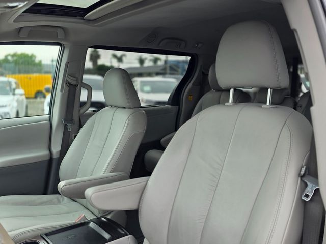 2011 Toyota Sienna Base - 22979169 - 16