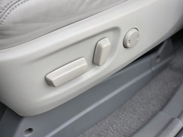 2011 Toyota Sienna Base - 22979169 - 17