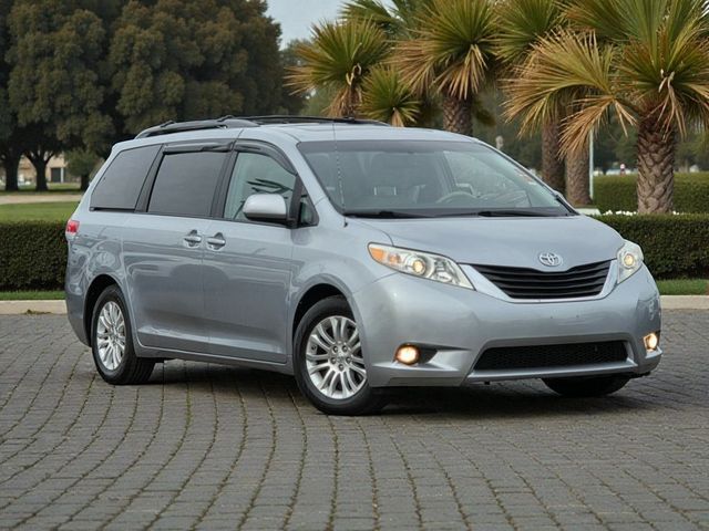 2011 Toyota Sienna Base - 22979169 - 1