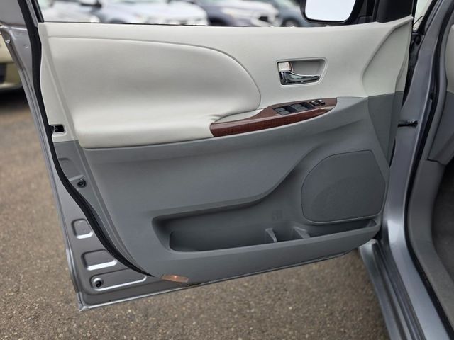 2011 Toyota Sienna Base - 22979169 - 22