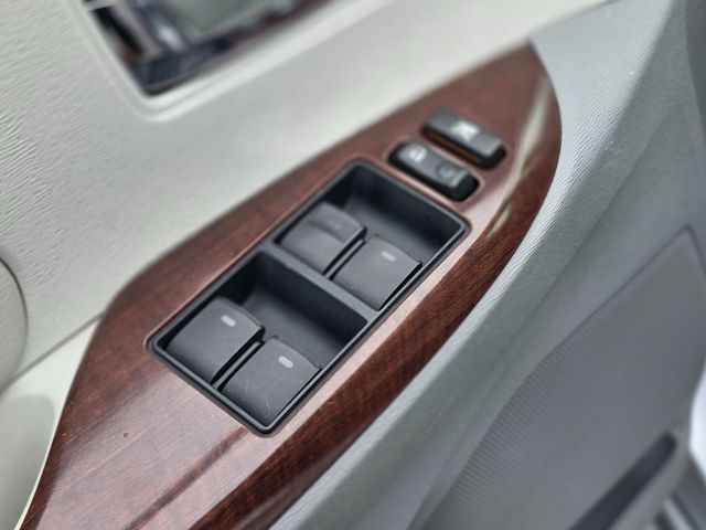 2011 Toyota Sienna Base - 22979169 - 23