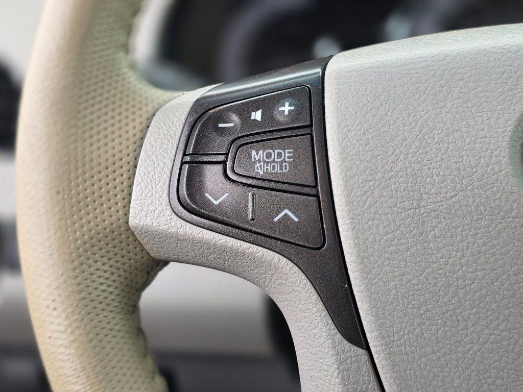 2011 Toyota Sienna Base - 22979169 - 26