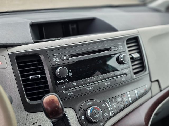 2011 Toyota Sienna Base - 22979169 - 29