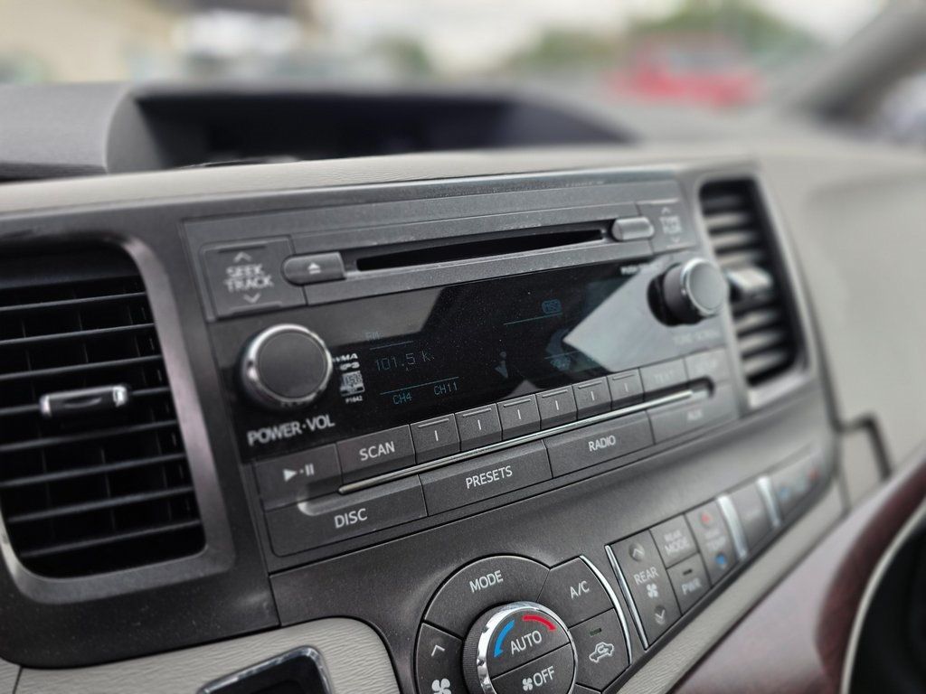 2011 Toyota Sienna Base - 22979169 - 34