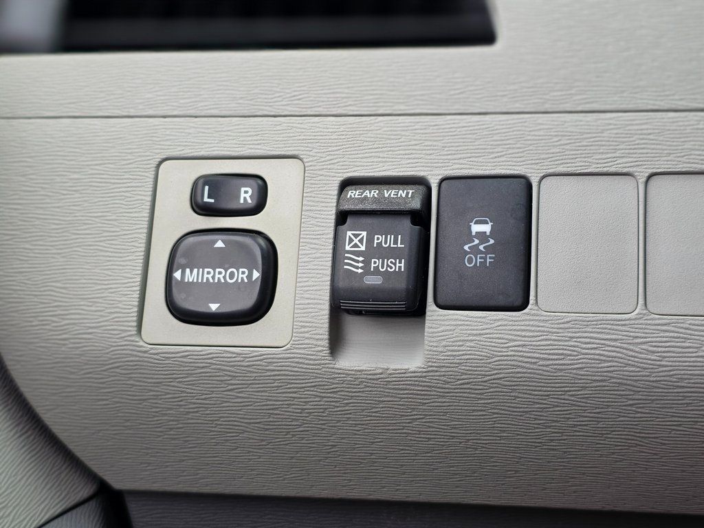 2011 Toyota Sienna Base - 22979169 - 43