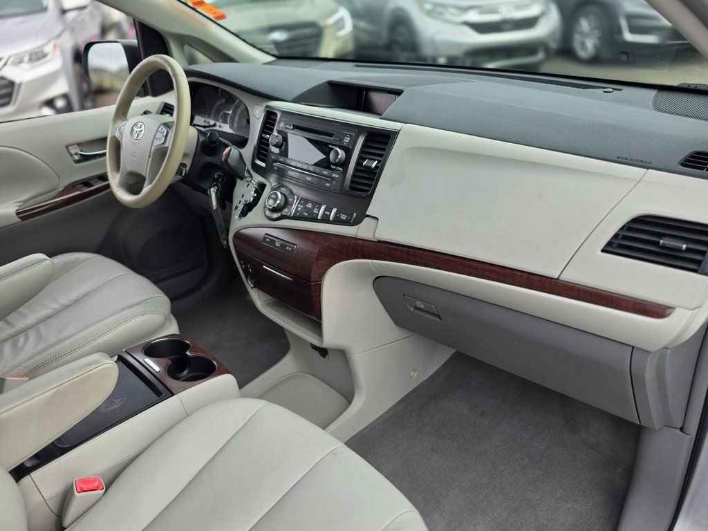 2011 Toyota Sienna Base - 22979169 - 8