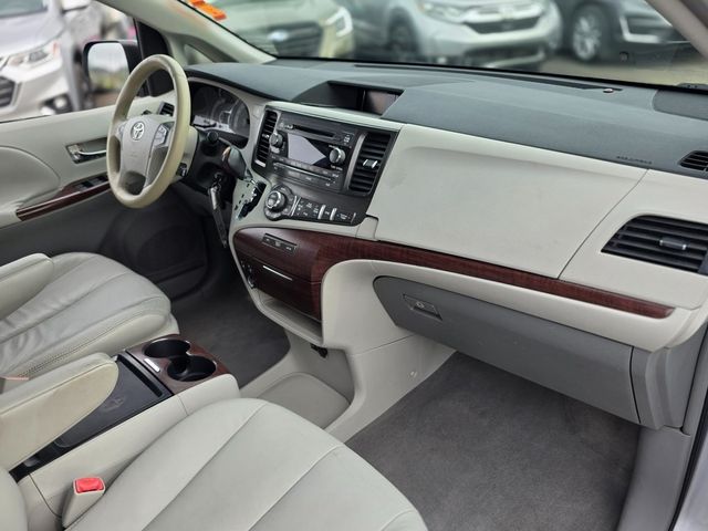 2011 Toyota Sienna Base - 22979169 - 8
