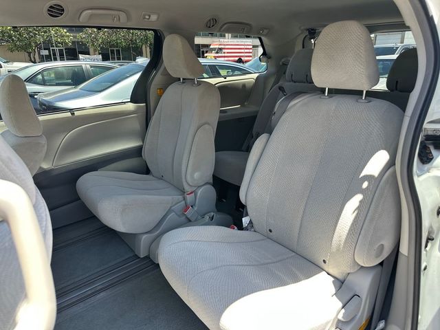 2011 Toyota Sienna LE - 23027320 - 13