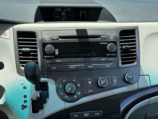 2011 Toyota Sienna LE - 23027320 - 14
