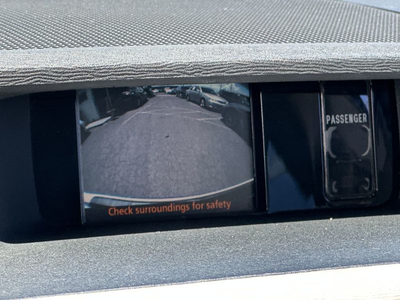 2011 Toyota Sienna LE - 23027320 - 15