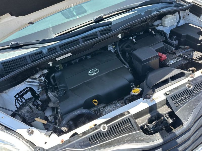 2011 Toyota Sienna LE - 23027320 - 19