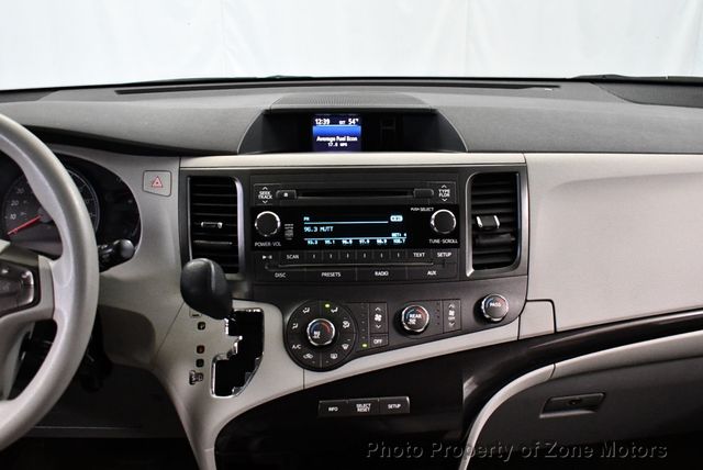 2011 Toyota Sienna LE - 23007786 - 21