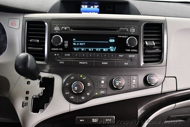 2011 Toyota Sienna LE - 23007786 - 22