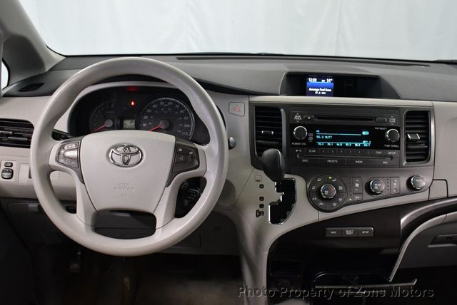 2011 Toyota Sienna LE - 23007786 - 24