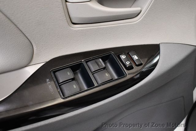 2011 Toyota Sienna LE - 23007786 - 27