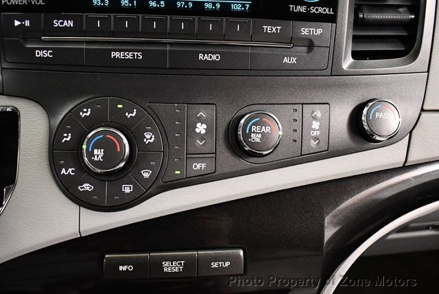 2011 Toyota Sienna LE - 23007786 - 35