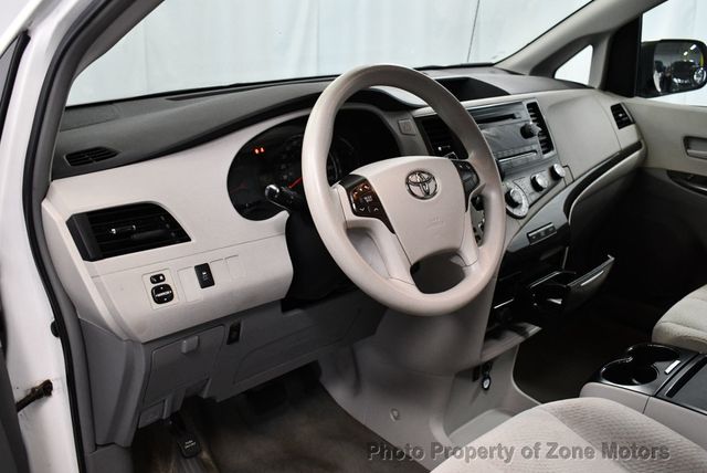 2011 Toyota Sienna LE - 23007786 - 4