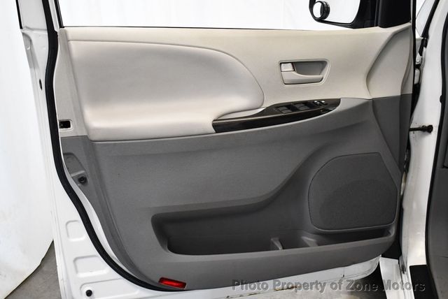 2011 Toyota Sienna LE - 23007786 - 6