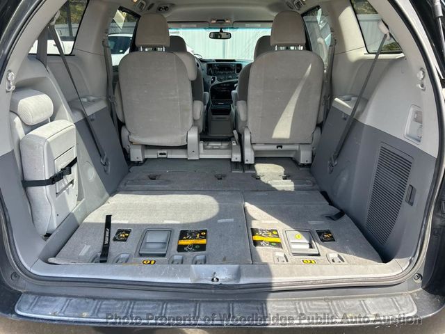 2011 Toyota Sienna LE - 23022534 - 9