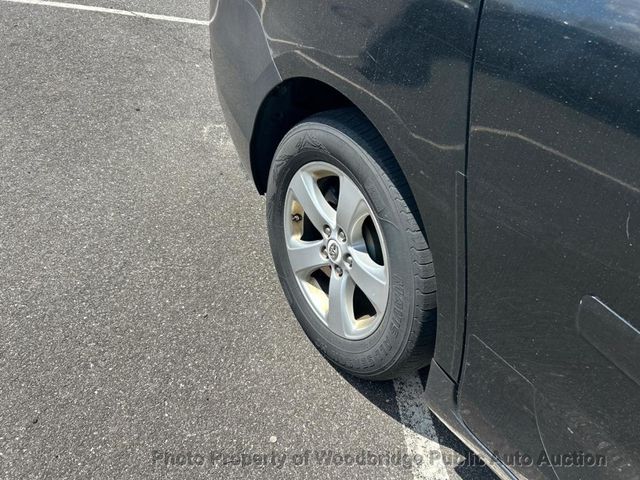 2011 Toyota Sienna LE - 23022534 - 12