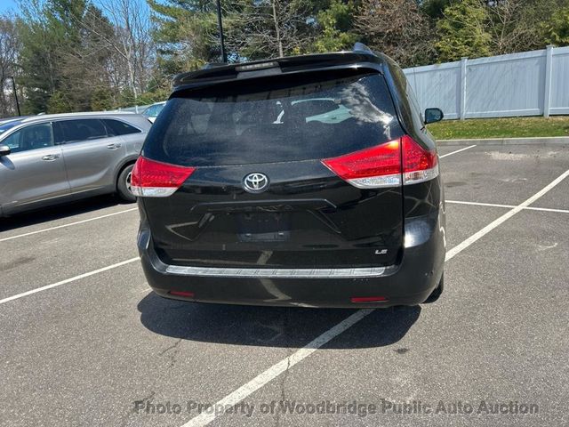 2011 Toyota Sienna LE - 23022534 - 2