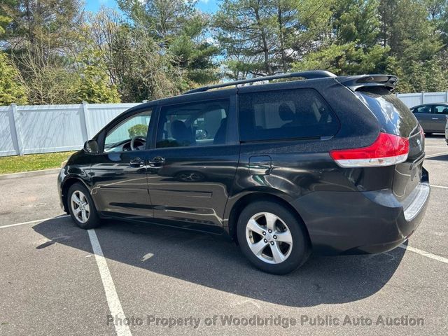 2011 Toyota Sienna LE - 23022534 - 3