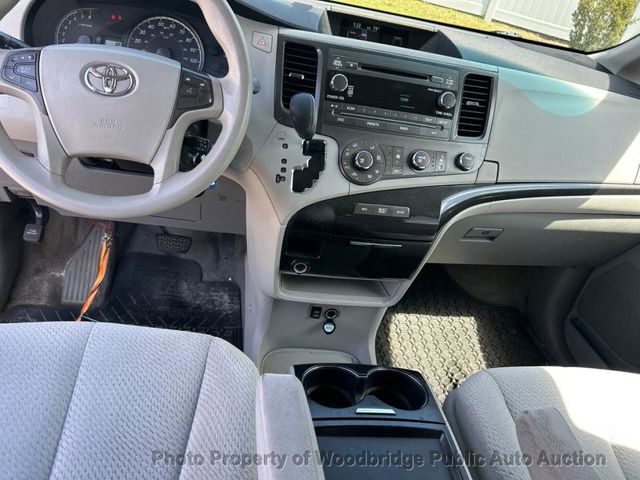 2011 Toyota Sienna LE - 23022534 - 5