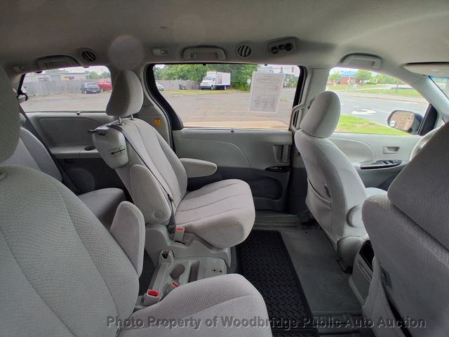 2011 Toyota Sienna LE - 23048589 - 9