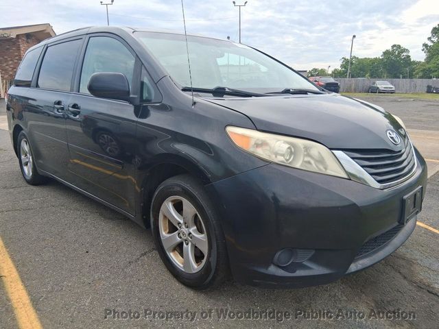 2011 Toyota Sienna LE - 23048589 - 2