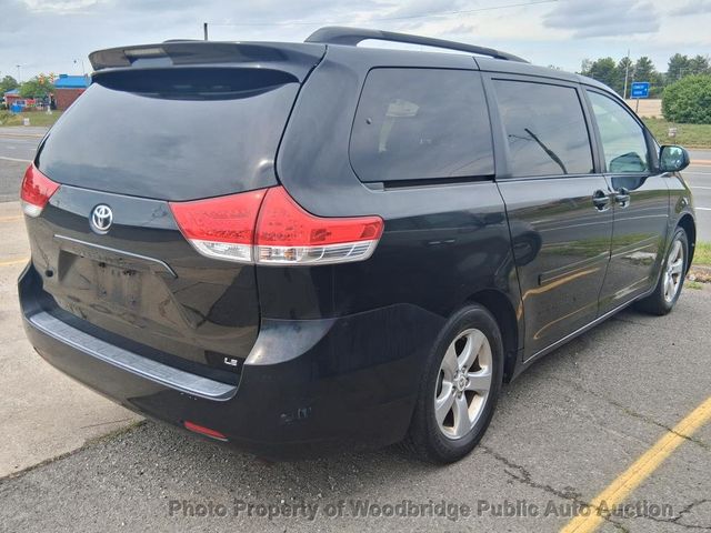 2011 Toyota Sienna LE - 23048589 - 3