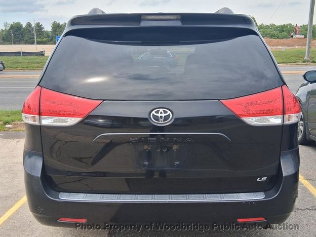 2011 Toyota Sienna LE - 23048589 - 4