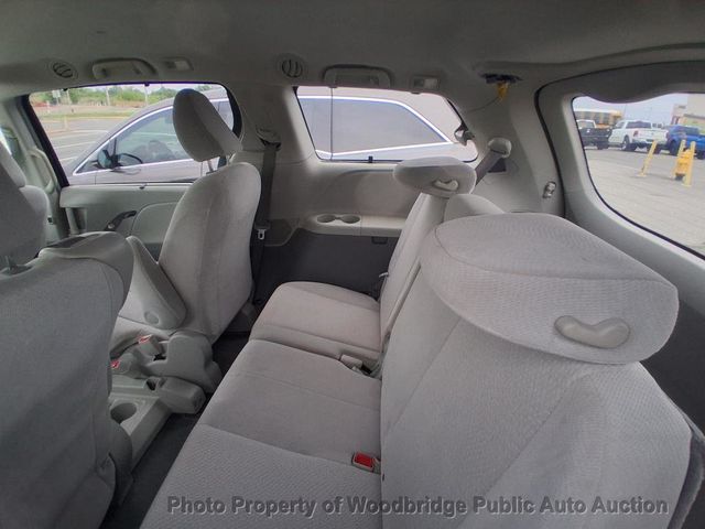 2011 Toyota Sienna LE - 23048589 - 8