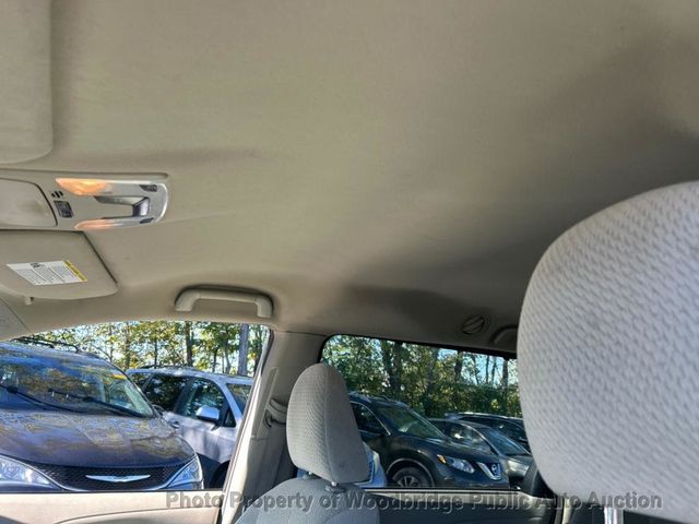 2011 Toyota Sienna LE - 23101534 - 7