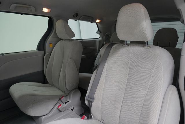 2011 Toyota Sienna LE - 23036445 - 10