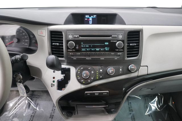 2011 Toyota Sienna LE - 23036445 - 15