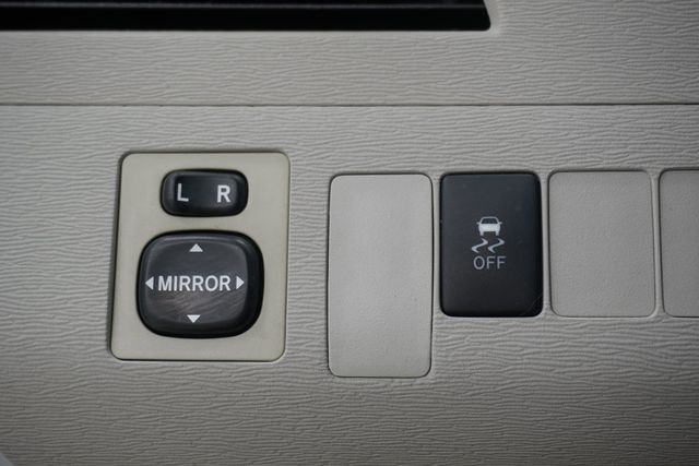 2011 Toyota Sienna LE - 23036445 - 17