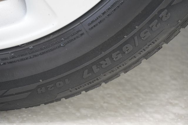 2011 Toyota Sienna LE - 23036445 - 19
