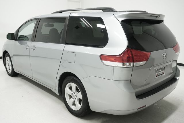 2011 Toyota Sienna LE - 23036445 - 4