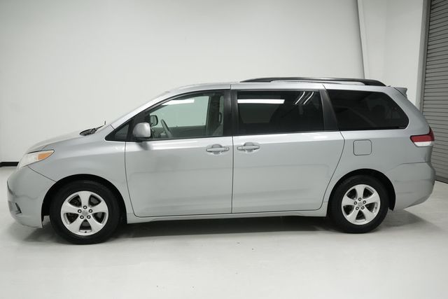2011 Toyota Sienna LE - 23036445 - 5