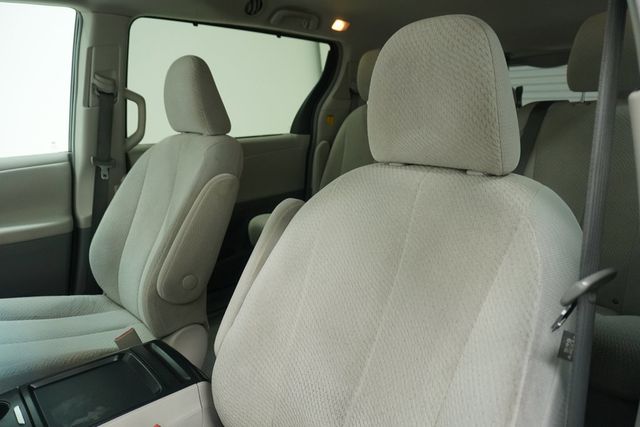 2011 Toyota Sienna LE - 23036445 - 8