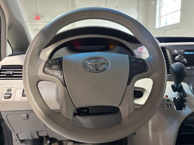 2011 Toyota Sienna LE - 22923615 - 10