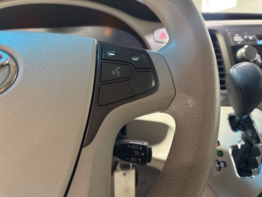 2011 Toyota Sienna LE - 22923615 - 11